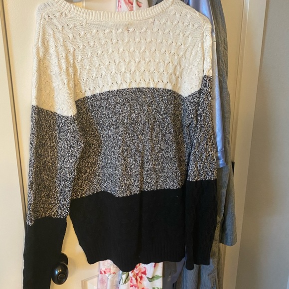 Color block sweater - Picture 3 of 3